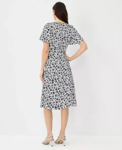 Floral Flutter Sleeve Midi Dress 6 Floral Flutter Sleeve Midi Dress -Anntaylor Shop 610418 9192 ALT1
