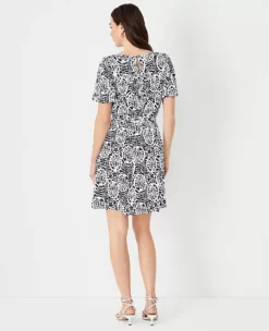 Floral Flutter Sleeve Shift Dress -Anntaylor Shop 613541 8818 ALT1