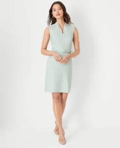The Petite Belted V-Neck Dress In Linen Blend