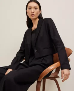 The Petite Cropped Blazer In Linen Blend Black