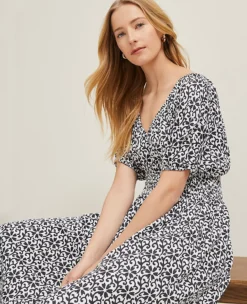 Petite Floral Smocked Puff Sleeve Dress Black 7 Petite Floral Smocked Puff Sleeve Dress Black -Anntaylor Shop 857336 522435 ALT2