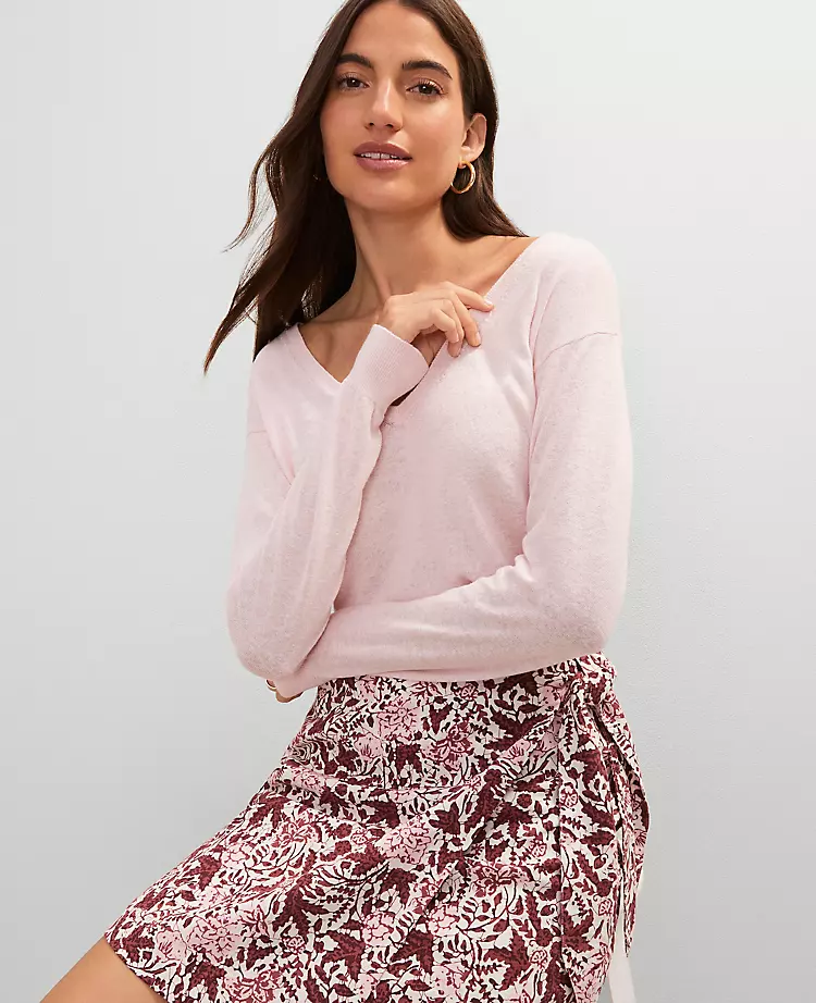 Petite Weekend Collection Linen Blend V-Neck Sweater Chalk Dust Pink 3 Petite Weekend Collection Linen Blend V-Neck Sweater Chalk Dust Pink