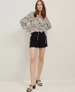 The Petite Denim Short Classic Black Wash 8 The Petite Denim Short Classic Black Wash -Anntaylor Shop 857470 9487 ALT2