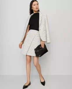 The Petite Hutton Blazer In Tweed Charcoal/White Combo 11 The Petite Hutton Blazer In Tweed Charcoal/White Combo -Anntaylor Shop 857963 018821 ALT4